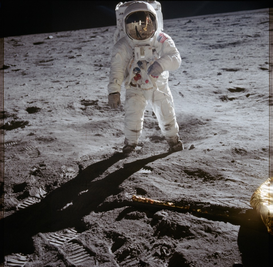 Apollo 11 astronotunun vizör yansıması